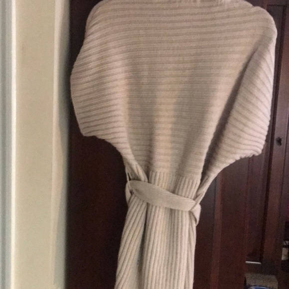 Women’s sweater with belt. - Picture 5 of 5